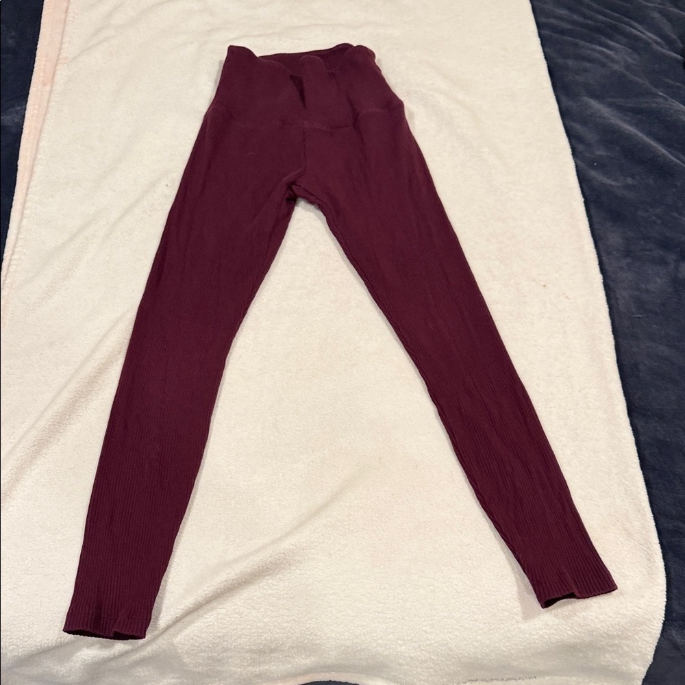 PINK Victoria's Secret Ribbed Yoga Leggings in Plum - Picture 1 of 3